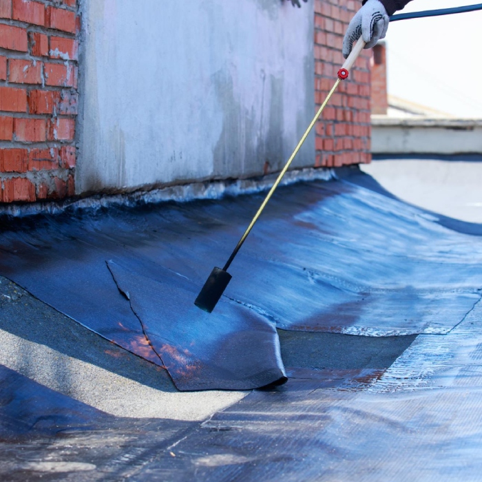 Travaux d’étanchéité bitumineuse sur relevés et jonctions