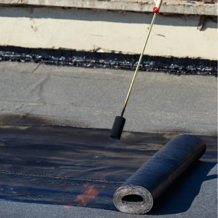 Application de membrane bitumineuse pour étanchéité de toiture